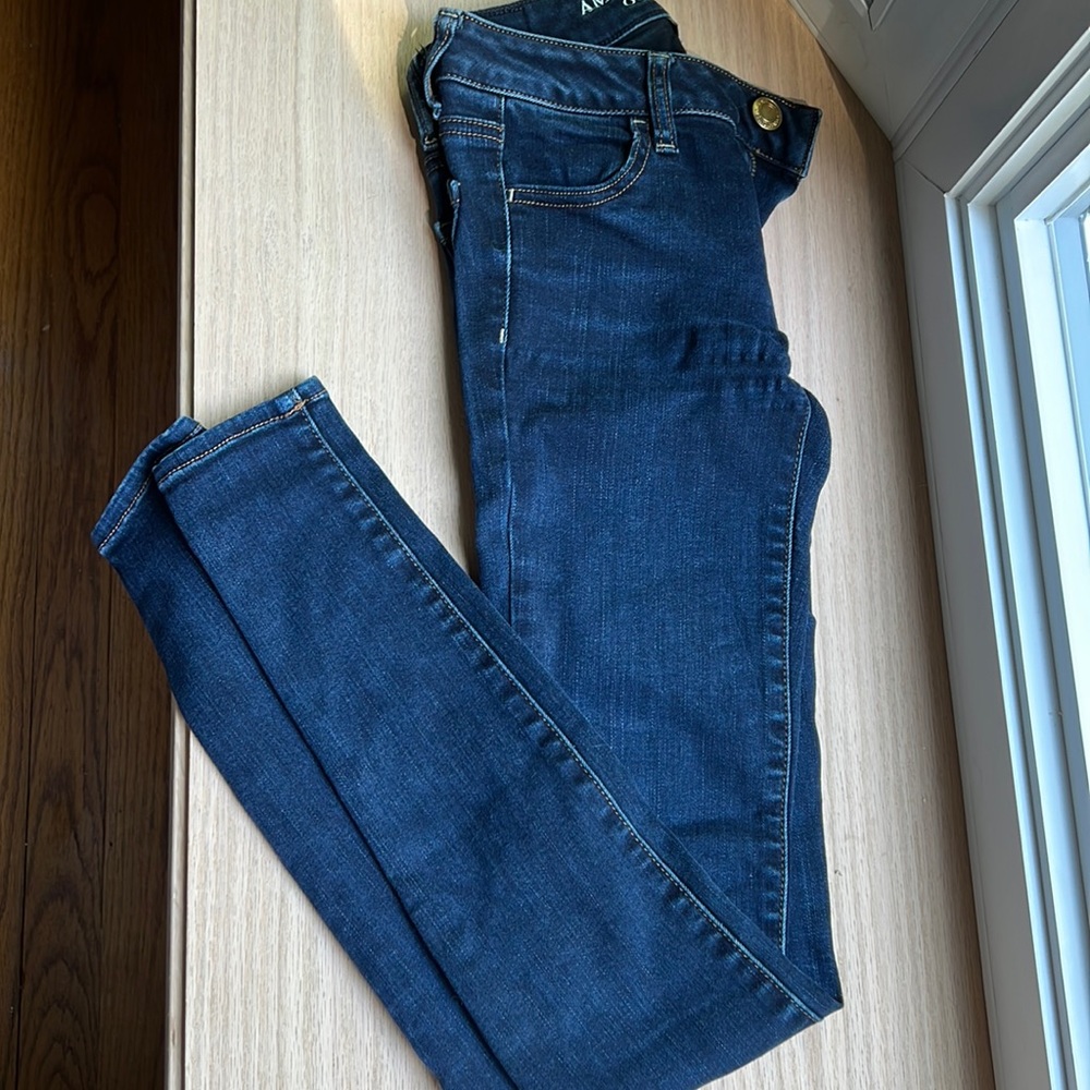 Never worn American eagle blue jeans